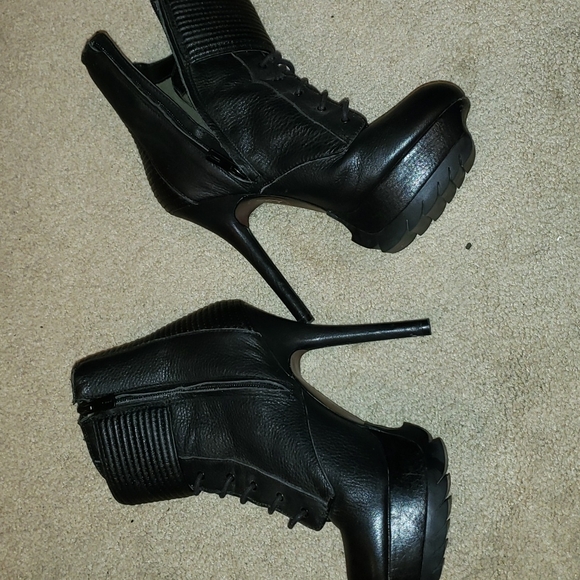 Sam Edelman platform booties. A ribbed, buckled zip up boot - Picture 7 of 10